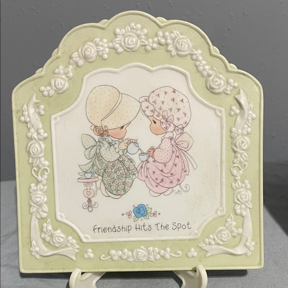 Precious Moments Friendship hits the spot plaque- Green and Cream